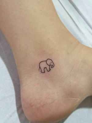 تاتو ساده روی قوزک پا