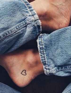 تاتو قلب روی غوزک پا
