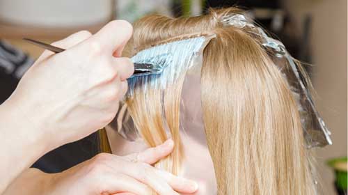 بی رنگ کننده مو چه کار میکند؟