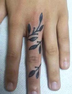 تتو روی انگشت دست