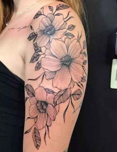 تتو گل روی بازوی دست