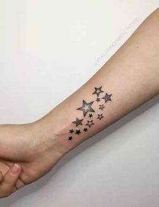 تتو ستاره روی دست