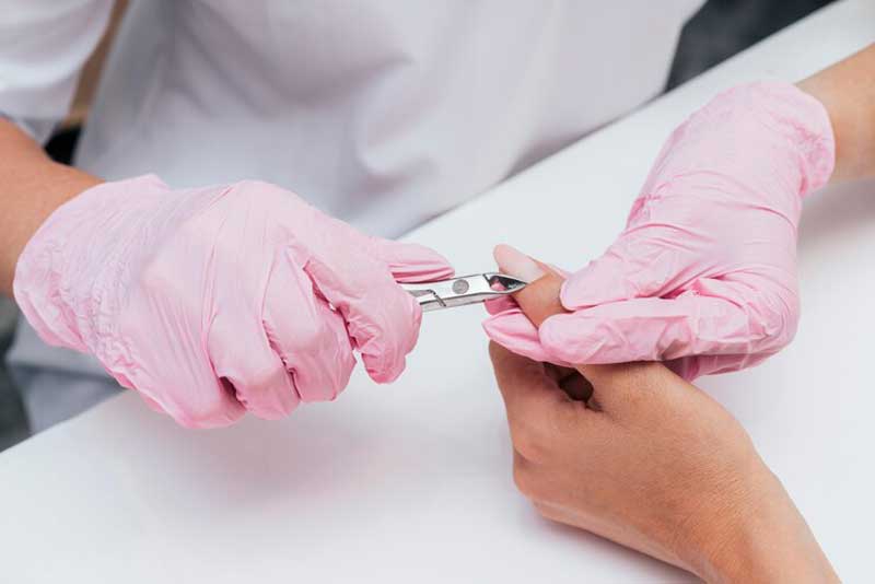 آموزش کاشت ناخن