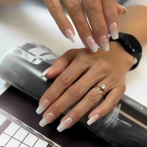 ایربراش ناخن در سالن زیبایی اُبری