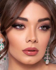 میکاپ و گریم در سالن مریم رئوف